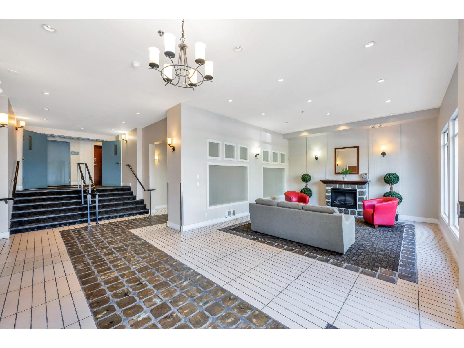 430 15380 102a Avenue, Surrey, British Columbia  V3R 0B3 - Photo 5 - R2993986