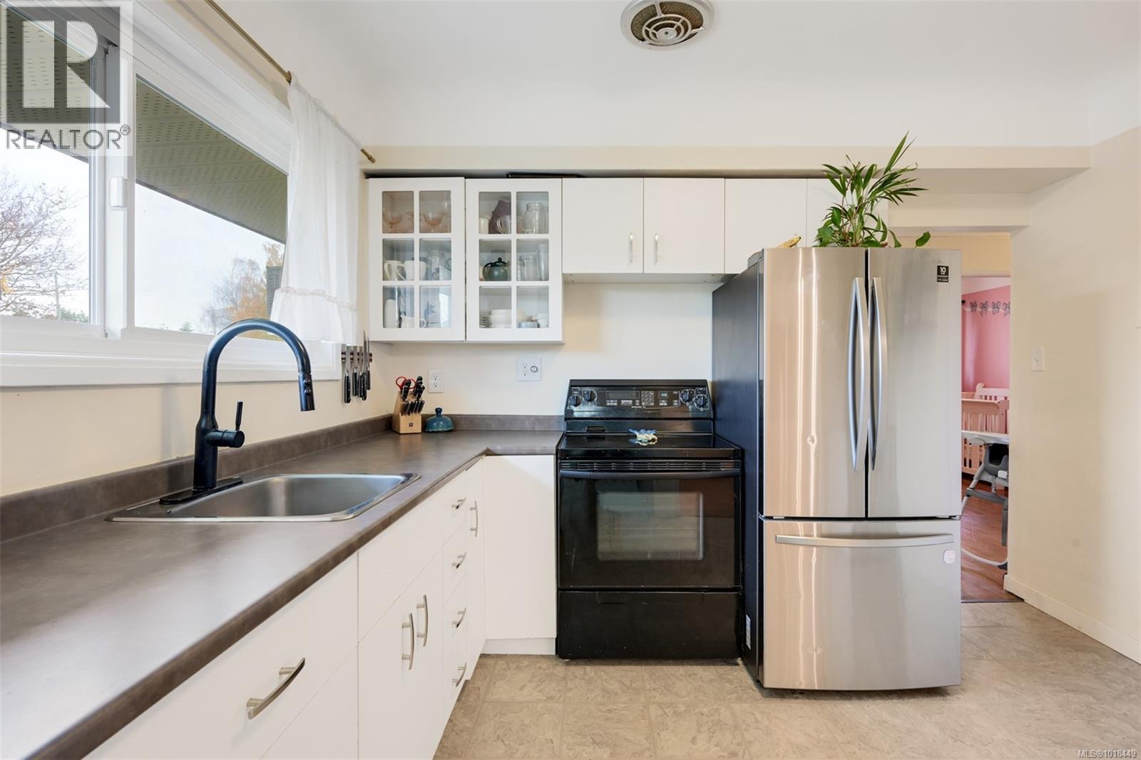 1680 Sheridan Ave, Saanich, British Columbia  V8P 3B3 - Photo 15 - 1018449