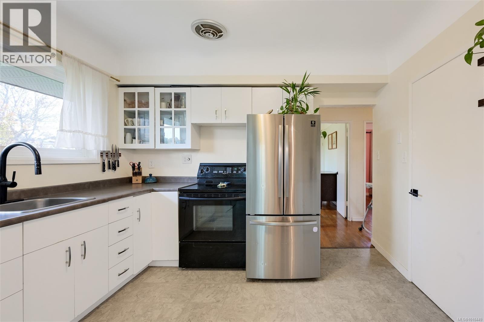 1680 Sheridan Ave, Saanich, British Columbia  V8P 3B3 - Photo 13 - 1018449