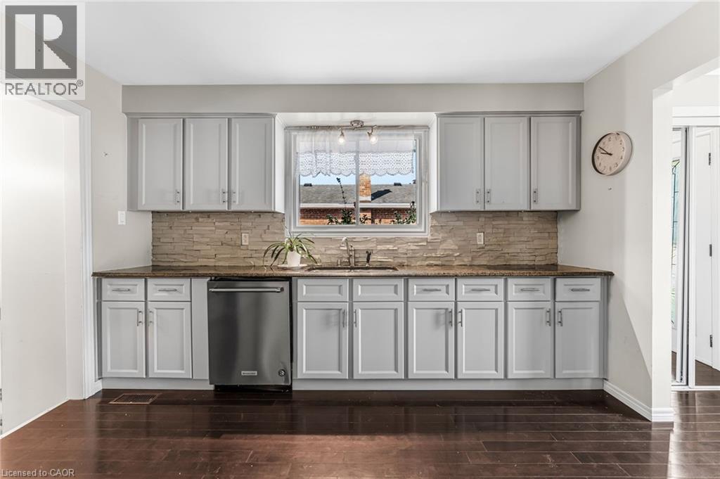 Photo 11 of 40 for 27 Locke Avenue