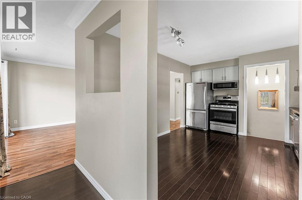 Photo 8 of 40 for 27 Locke Avenue