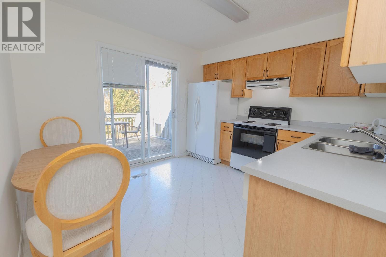 933 Lake St, Sault Ste. Marie, Ontario  P6B 6K4 - Photo 17 - SM253143