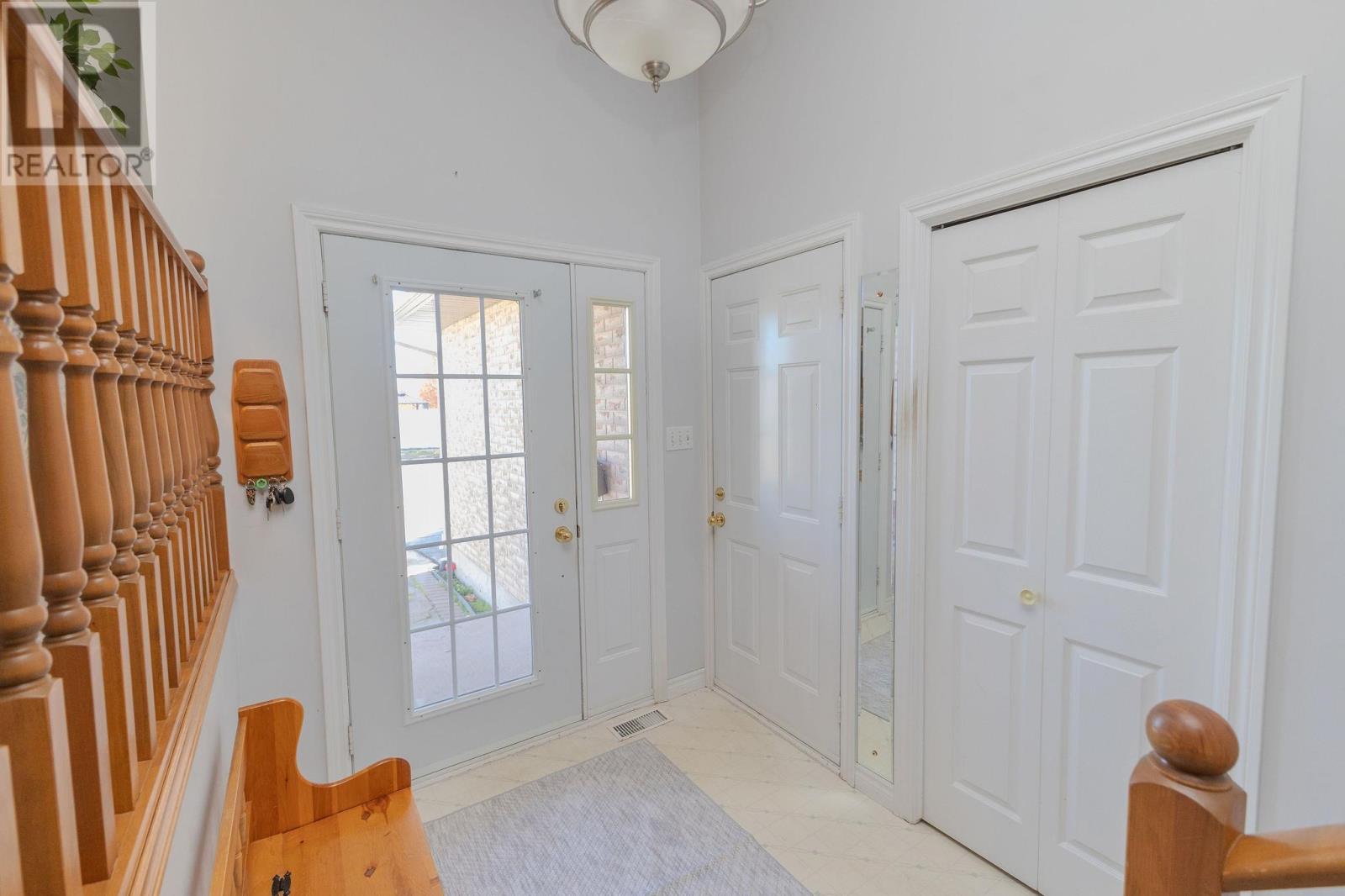 933 Lake St, Sault Ste. Marie, Ontario  P6B 6K4 - Photo 9 - SM253143