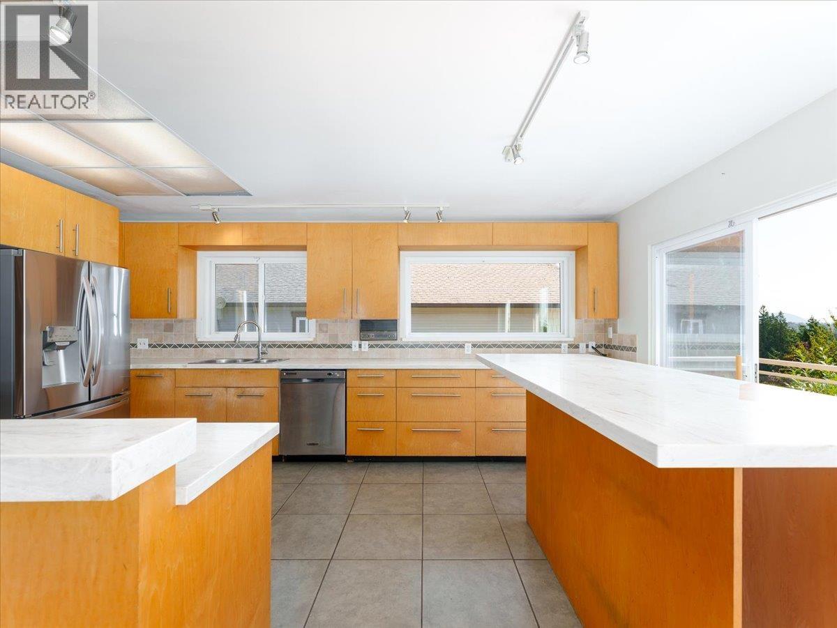 1228 Adderley Street, North Vancouver, British Columbia  V7L 1T7 - Photo 5 - R3063396