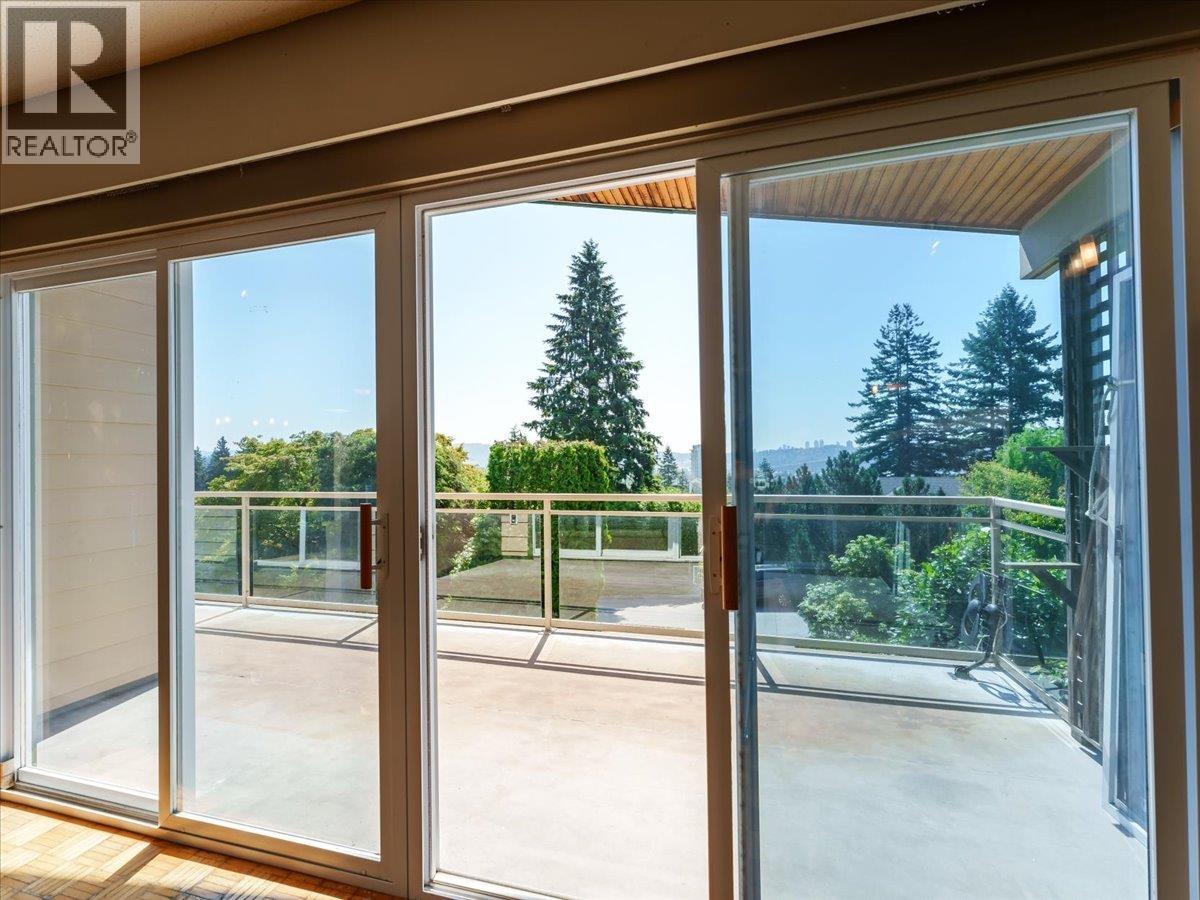 1228 Adderley Street, North Vancouver, British Columbia  V7L 1T7 - Photo 9 - R3063396