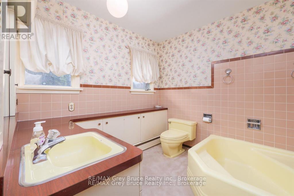 525 4th Avenue W, Owen Sound, Ontario  N4K 4V3 - Photo 26 - X12379156