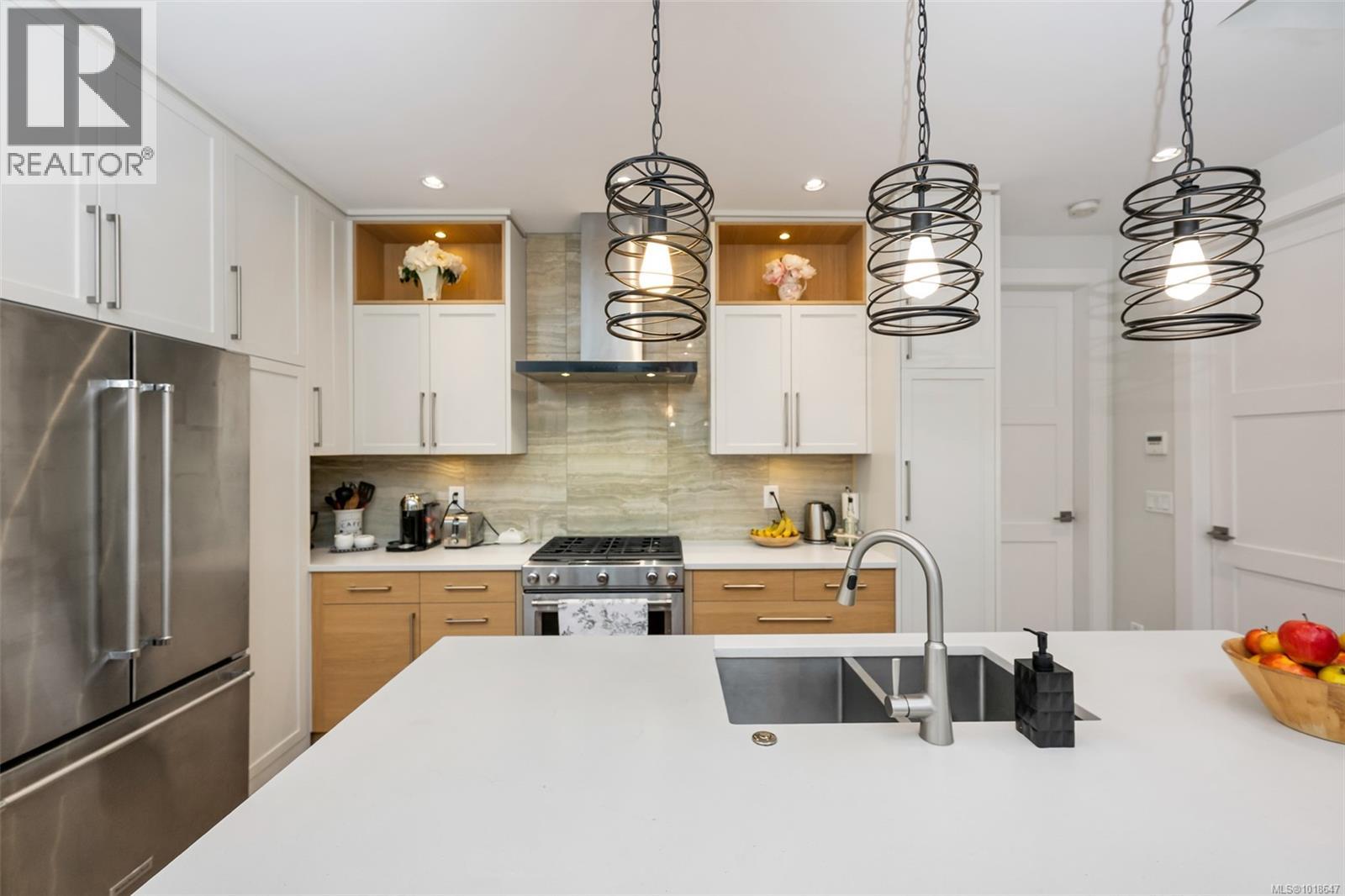 8043 Huckleberry Crt, Central Saanich, British Columbia  V8M 1K1 - Photo 11 - 1018647