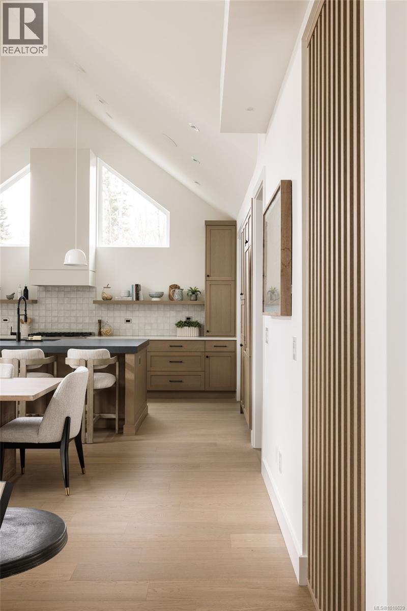 10210 Tsaykum Rd, North Saanich, British Columbia  V8L 5T6 - Photo 13 - 1018629