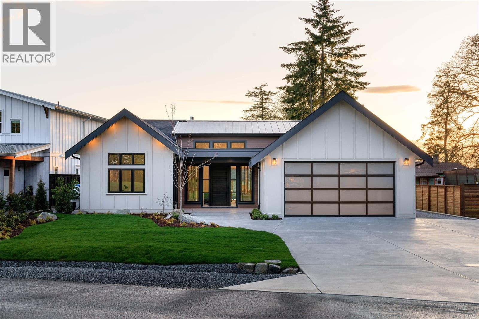 10210 Tsaykum Rd, North Saanich, British Columbia  V8L 5T6 - Photo 3 - 1018629