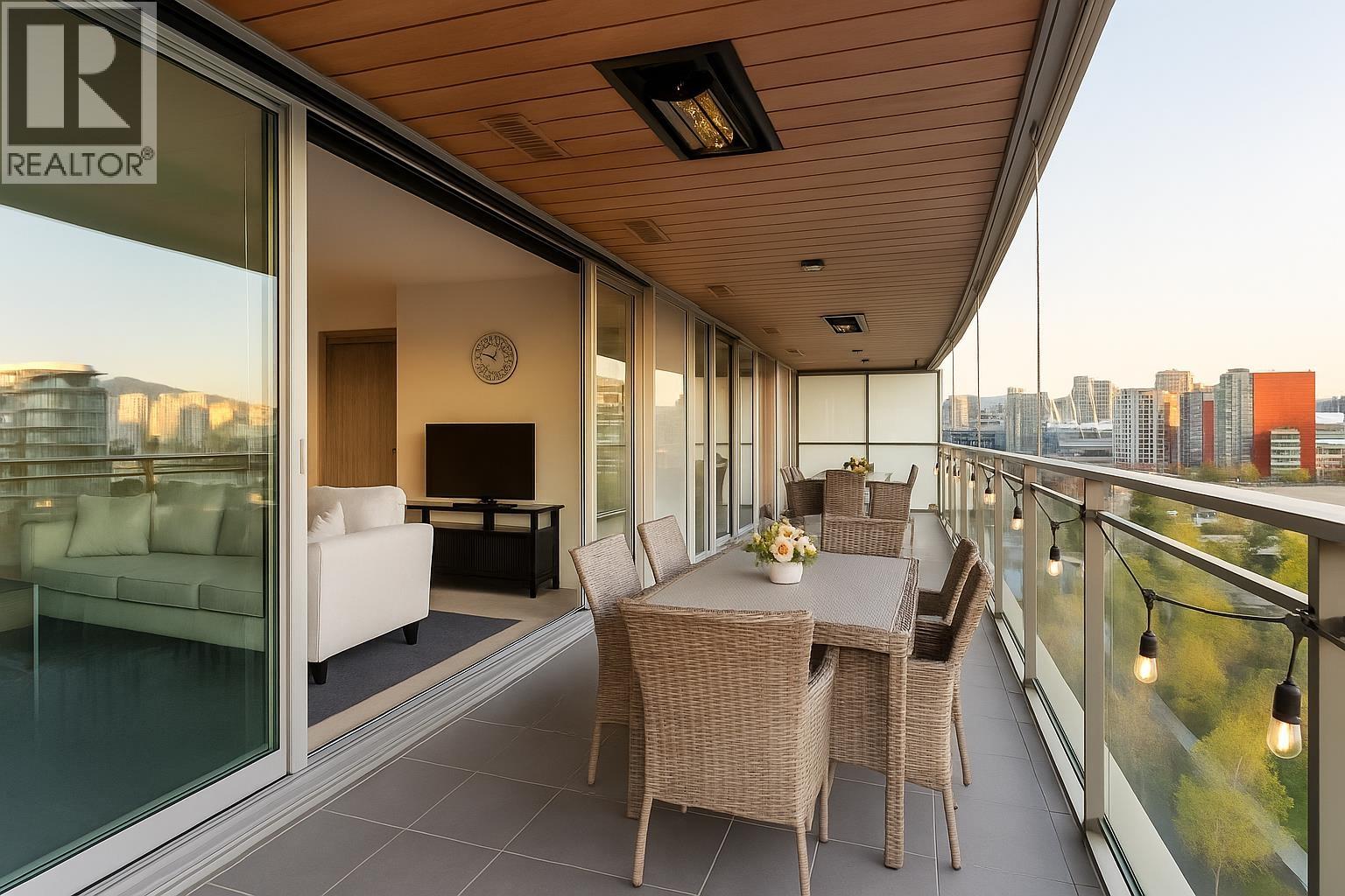 911 1768 Cook Street, Vancouver, British Columbia  V5Y 0N3 - Photo 1 - R3063327