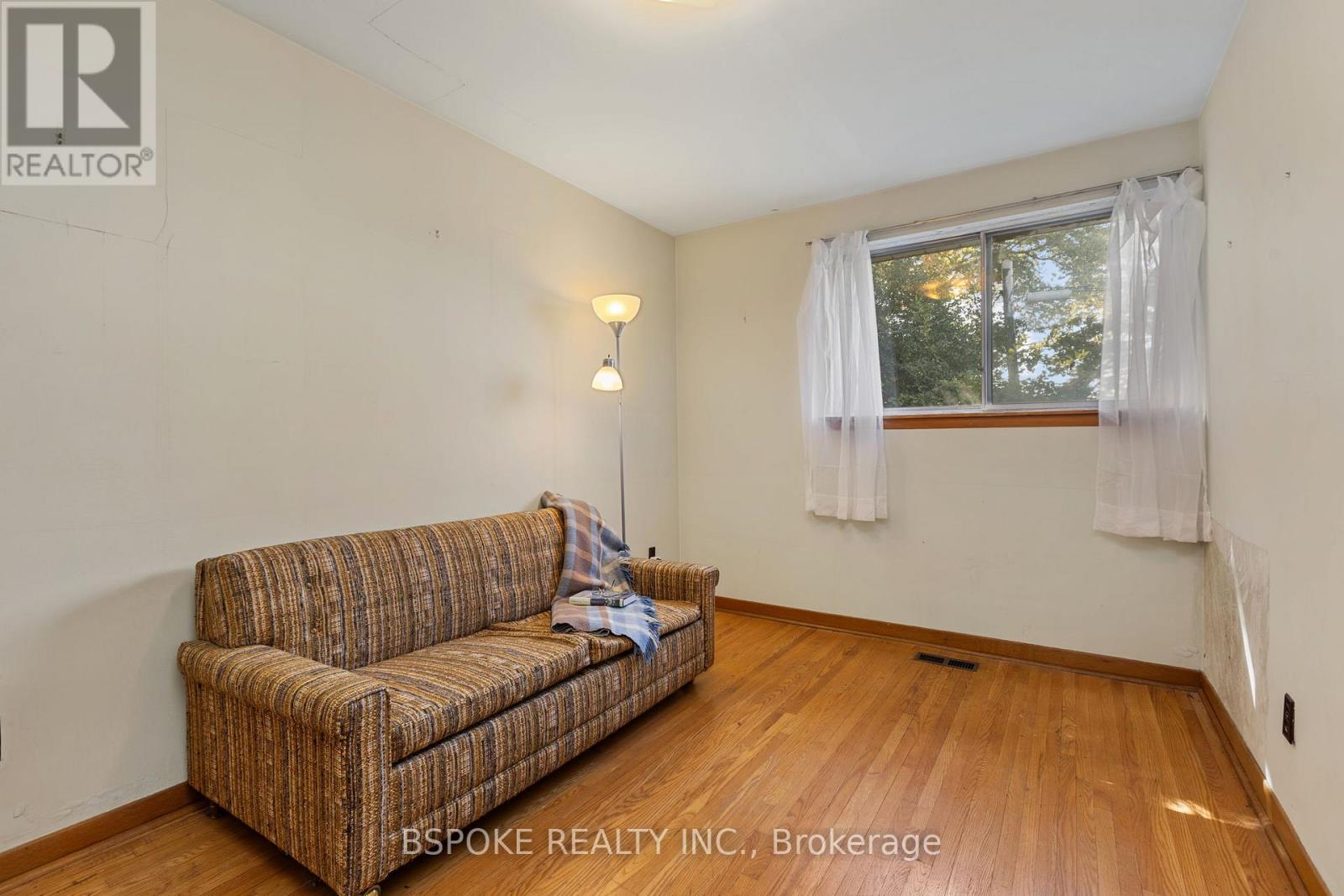 54 Warner Avenue, Toronto, Ontario  M4A 1Z4 - Photo 15 - C12418458