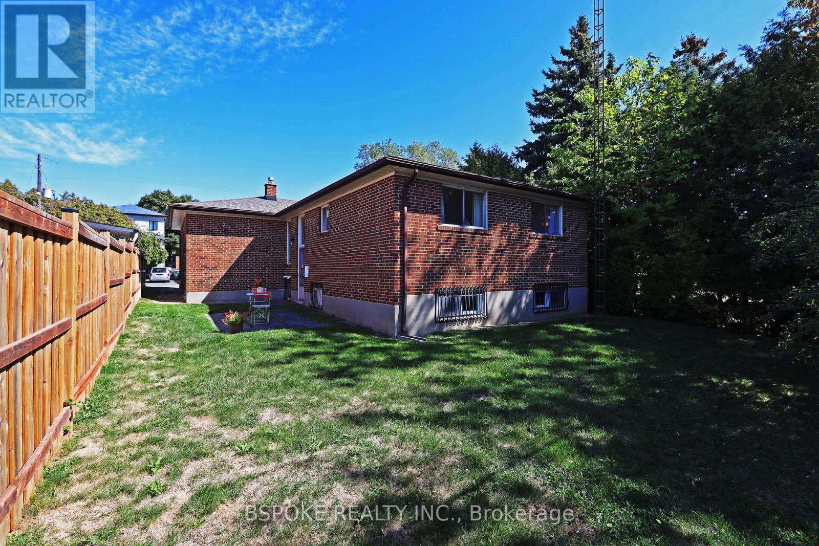 54 Warner Avenue, Toronto, Ontario  M4A 1Z4 - Photo 32 - C12418458