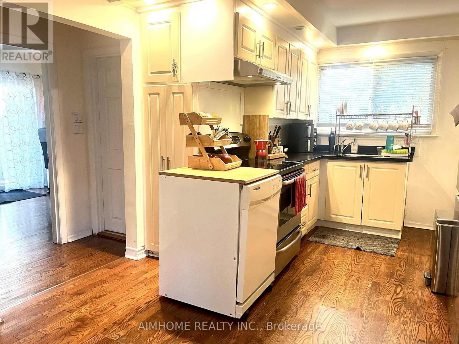 43 Plateau Crescent, Toronto, Ontario  M3C 1M9 - Photo 4 - C12472616