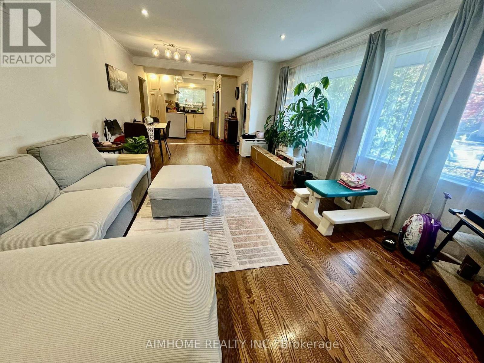 43 Plateau Crescent, Toronto, Ontario  M3C 1M9 - Photo 16 - C12472616