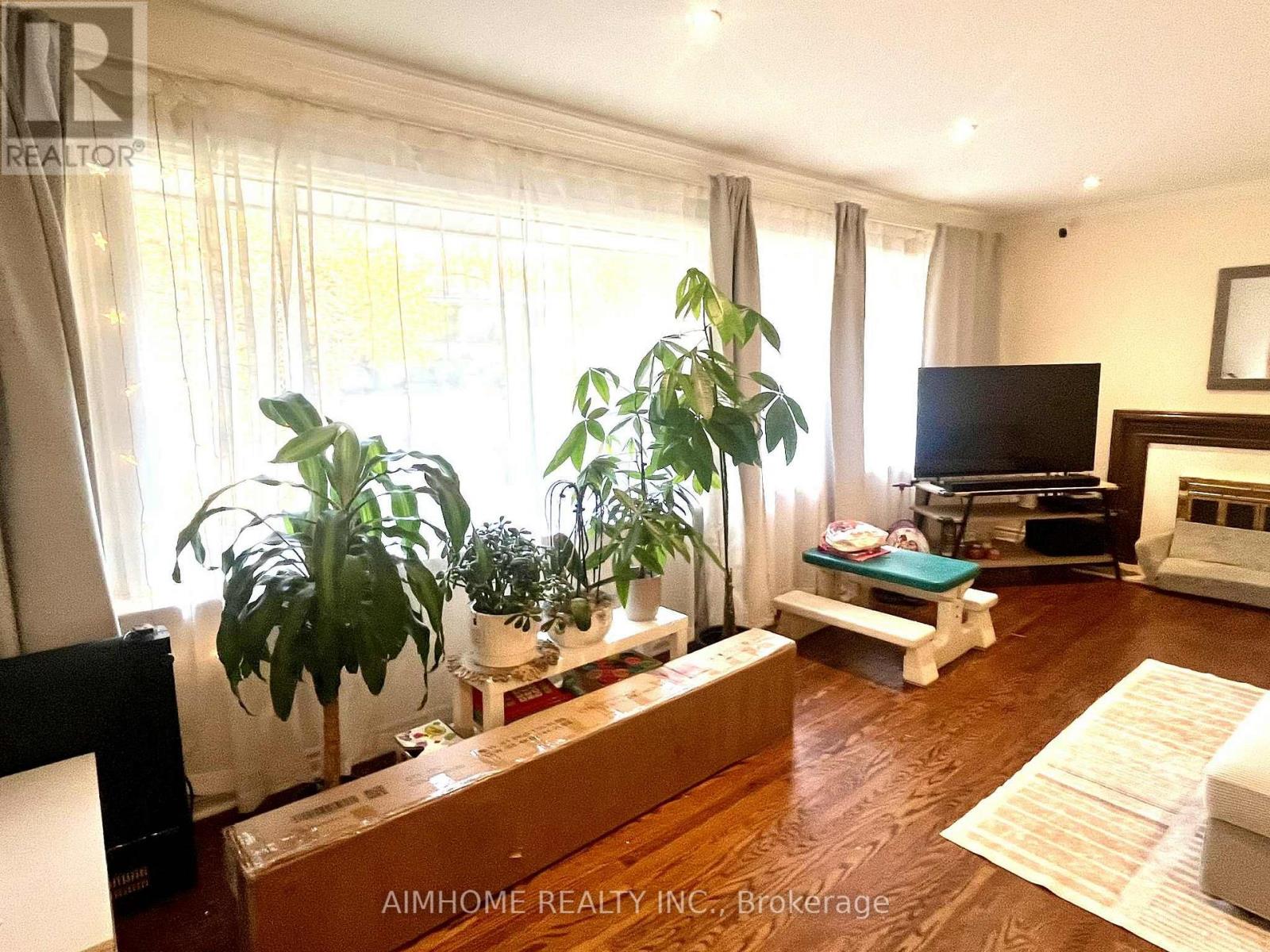 43 Plateau Crescent, Toronto, Ontario  M3C 1M9 - Photo 5 - C12472616