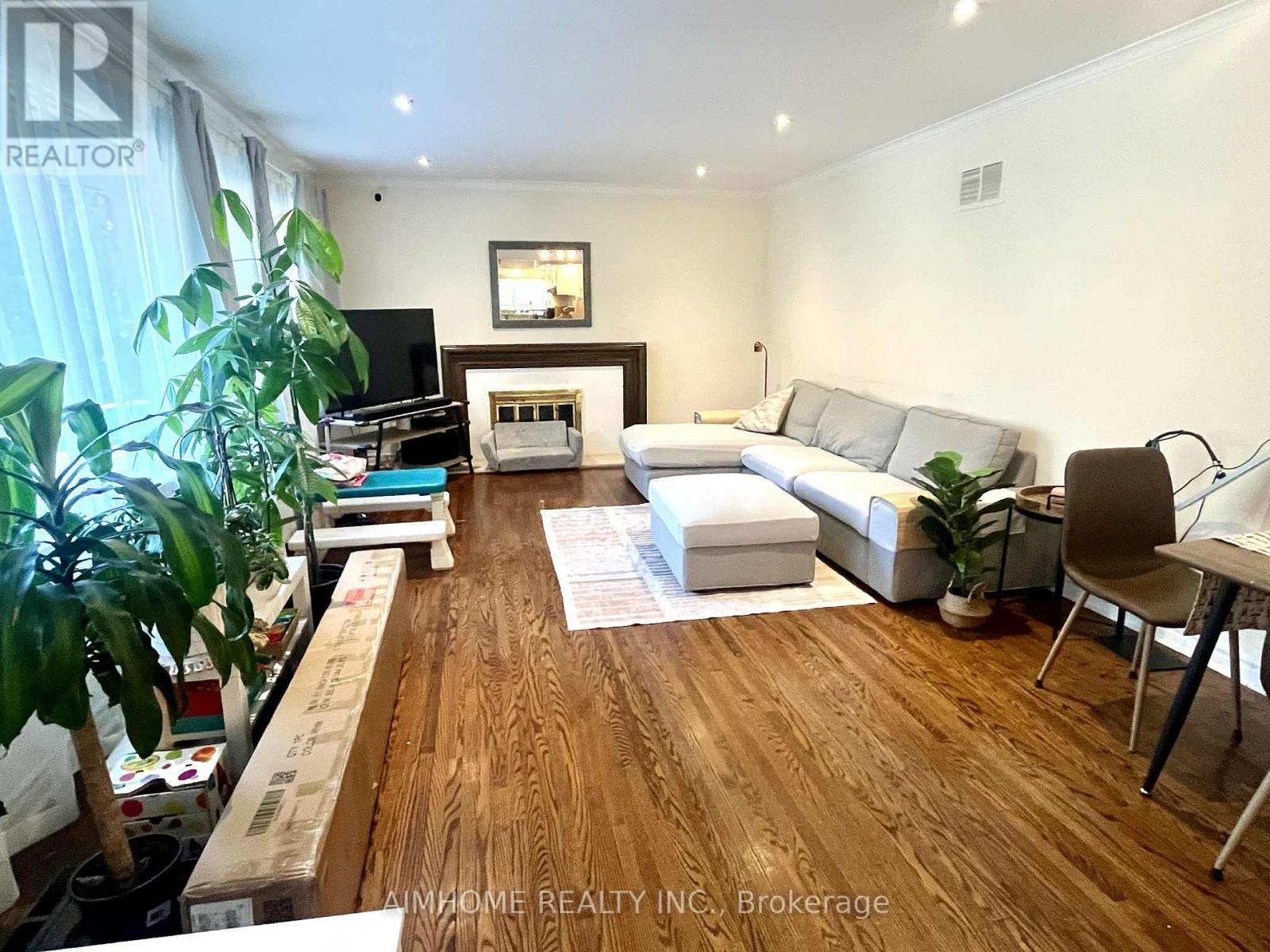 43 Plateau Crescent, Toronto, Ontario  M3C 1M9 - Photo 6 - C12472616