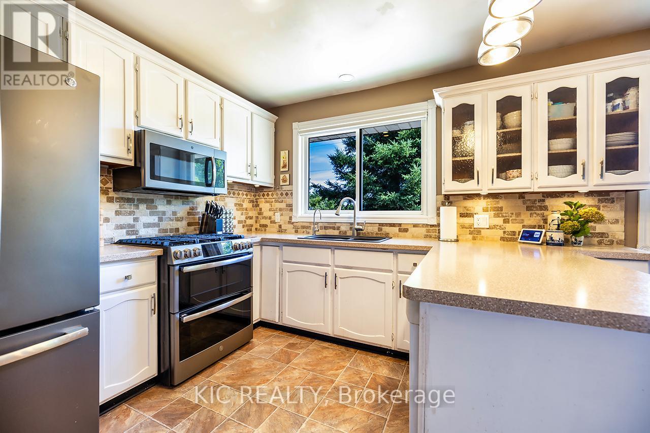 812 Frank Hill Road, Kawartha Lakes, Ontario  K9J 6X3 - Photo 6 - X12354331