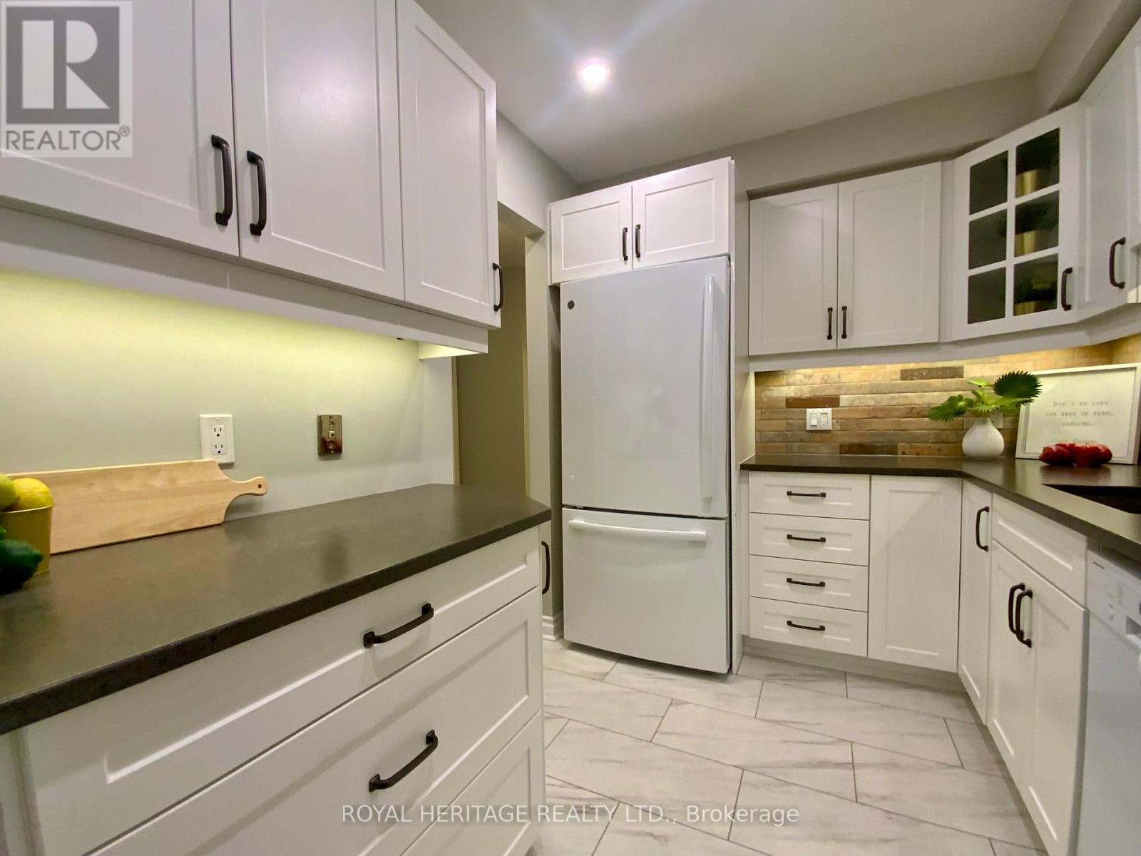 405 - 200 East Street S, Kawartha Lakes, Ontario  K0M 1A0 - Photo 6 - X12368523