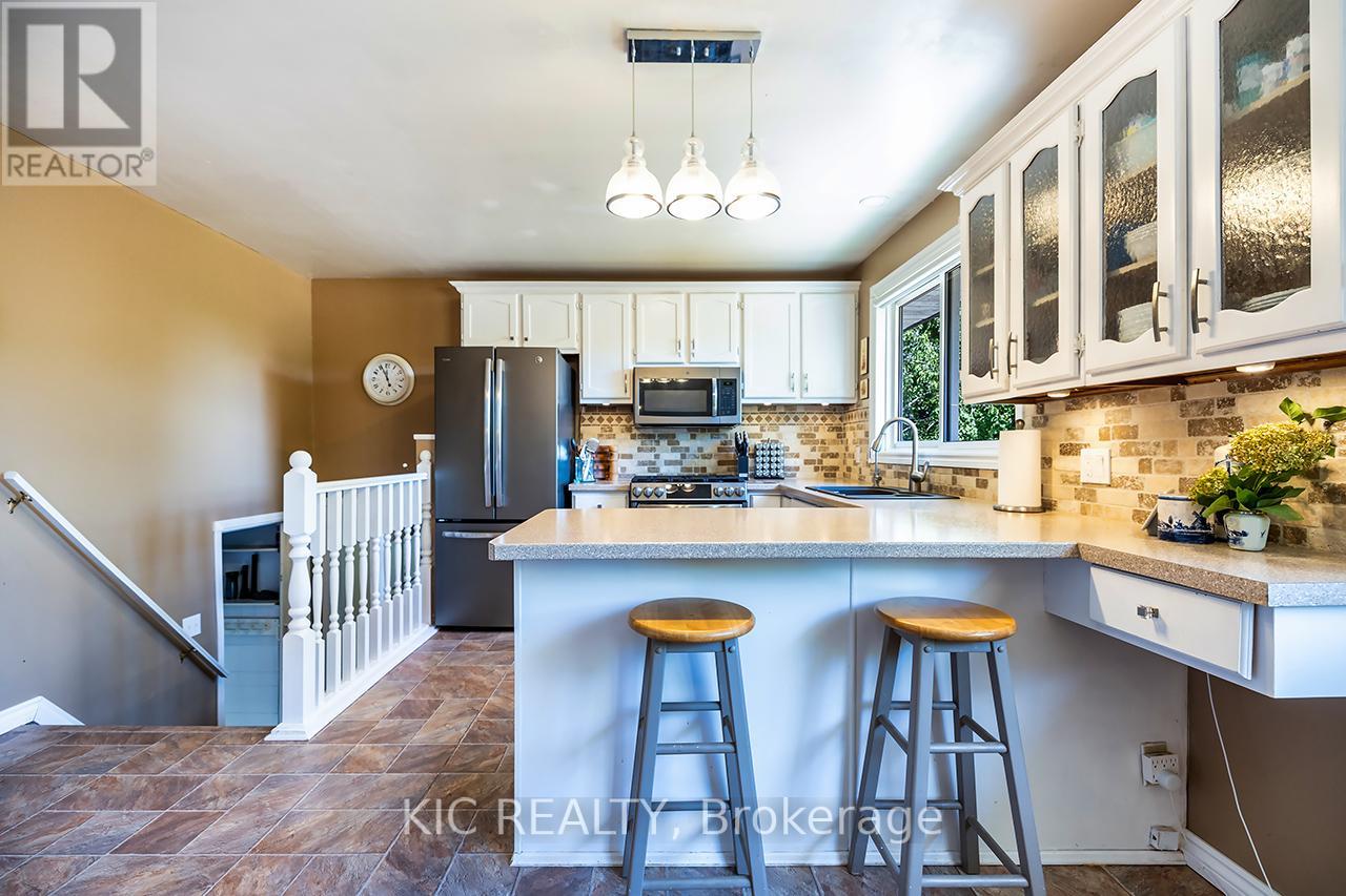 812 Frank Hill Road, Kawartha Lakes, Ontario  K9J 6X3 - Photo 5 - X12354331