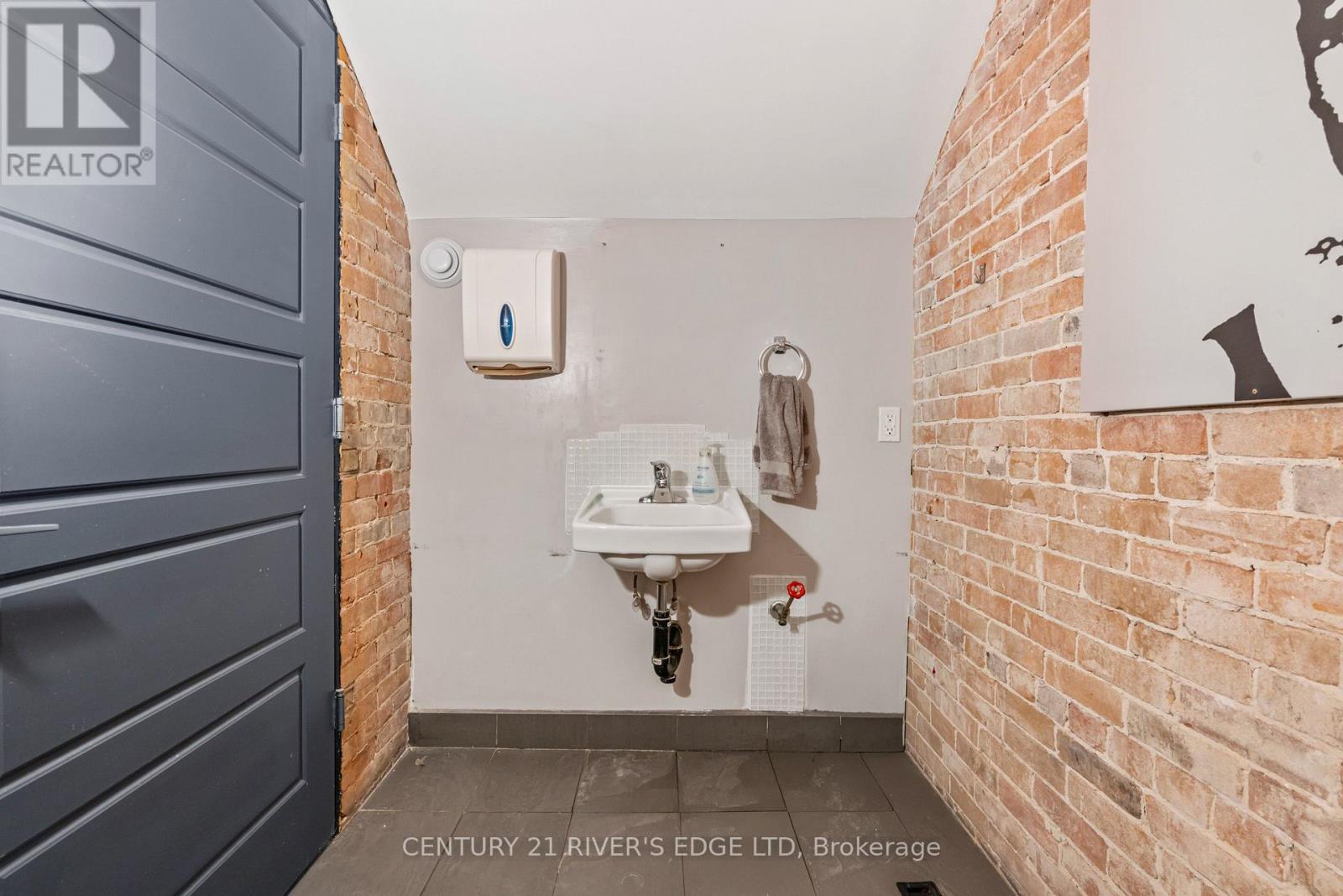 228-232 King Street W, Prescott, Ontario K0E 1T0 - Photo 16 - X12283240