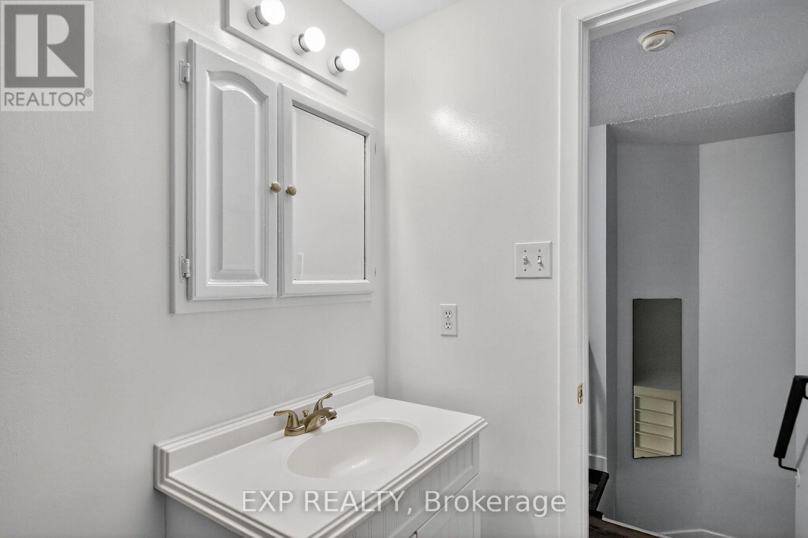 109 Theresa Private, Ottawa, Ontario  K1V 0E7 - Photo 29 - X12496904