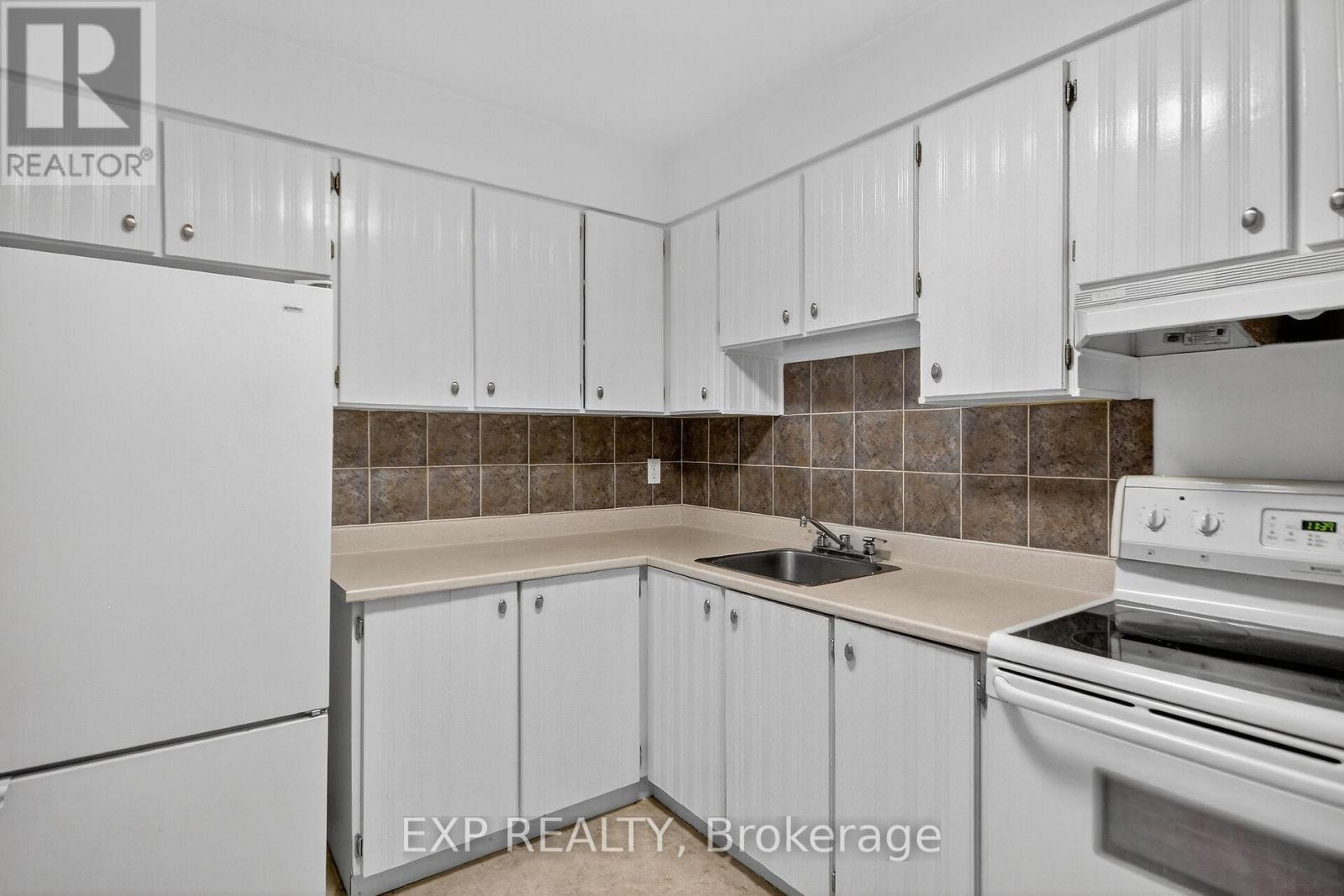 109 Theresa Private, Ottawa, Ontario  K1V 0E7 - Photo 7 - X12496904