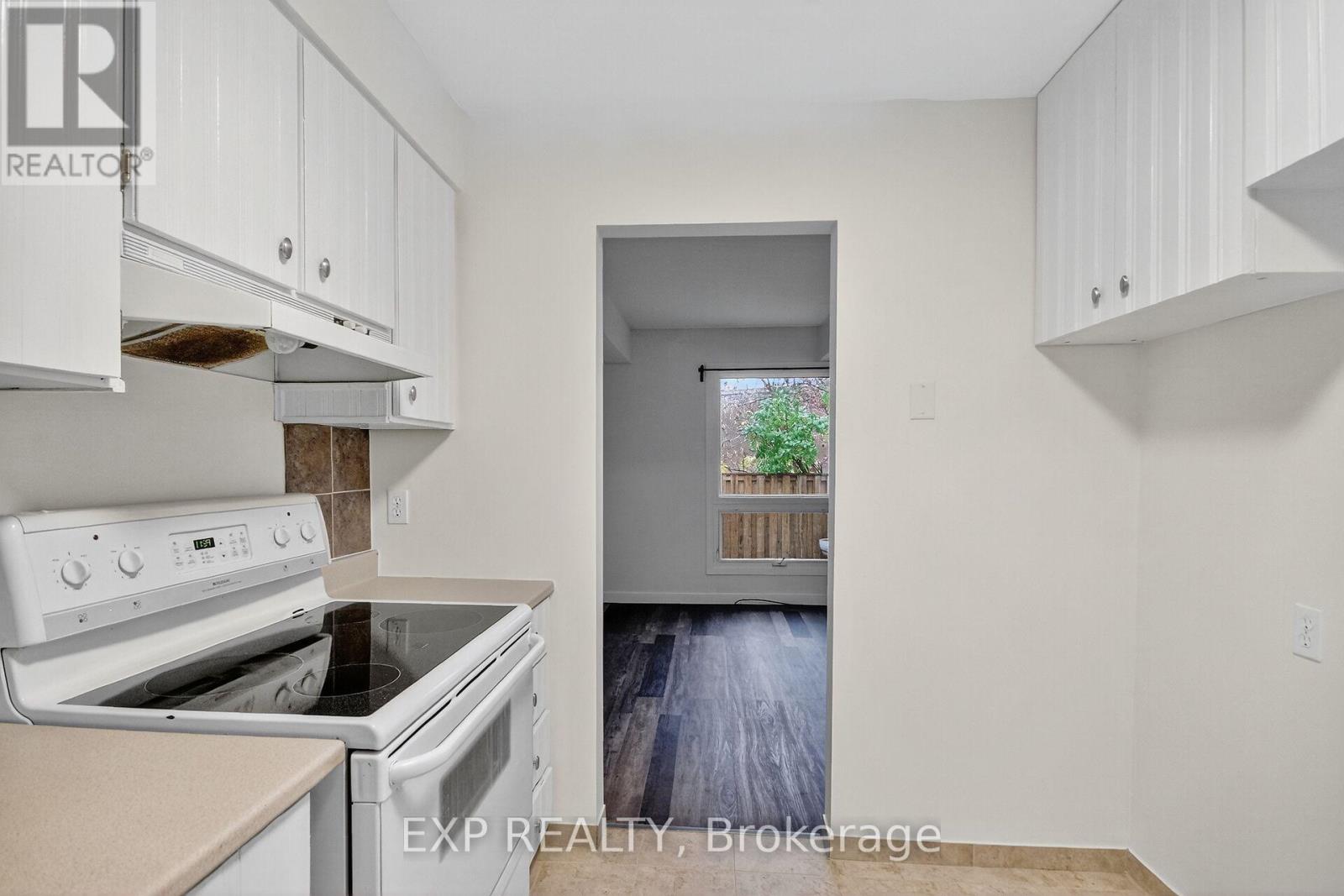 109 Theresa Private, Ottawa, Ontario  K1V 0E7 - Photo 8 - X12496904