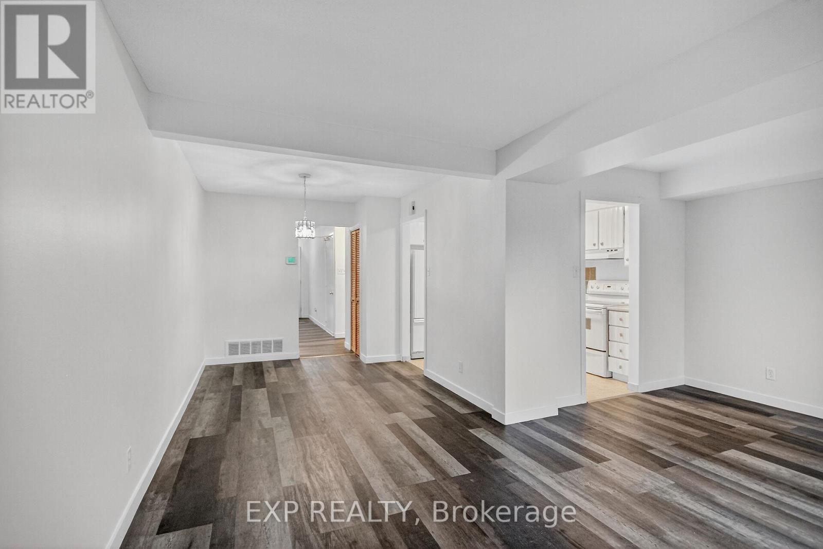 109 Theresa Private, Ottawa, Ontario  K1V 0E7 - Photo 15 - X12496904