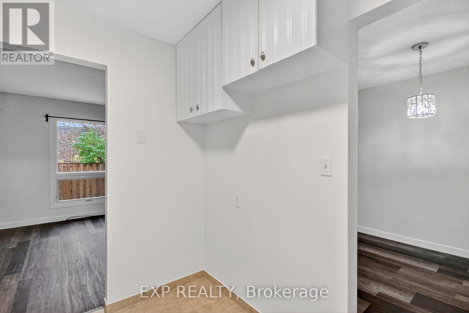 109 Theresa Private, Ottawa, Ontario  K1V 0E7 - Photo 9 - X12496904