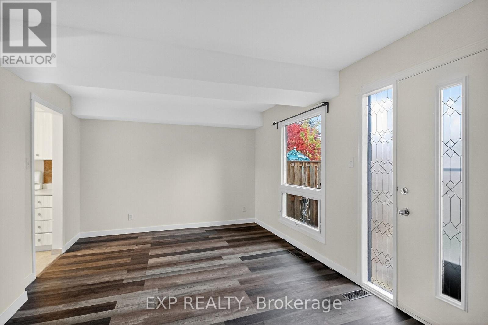 109 Theresa Private, Ottawa, Ontario  K1V 0E7 - Photo 5 - X12496904