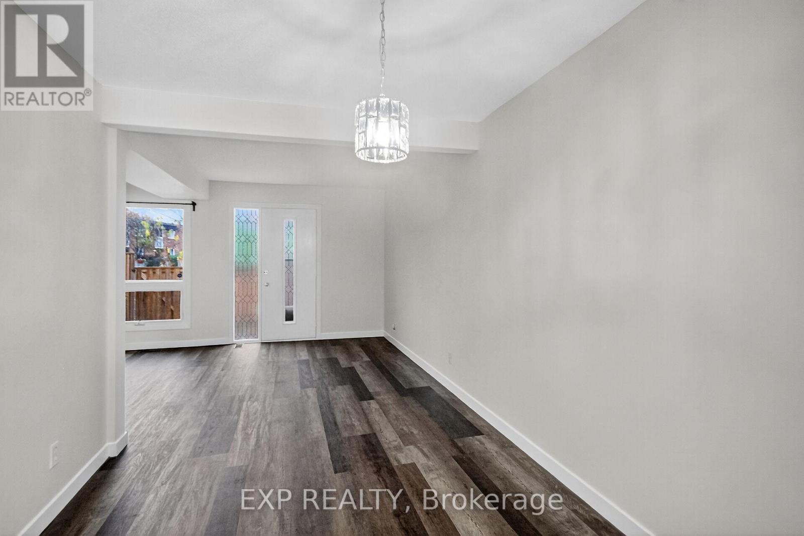 109 Theresa Private, Ottawa, Ontario  K1V 0E7 - Photo 4 - X12496904