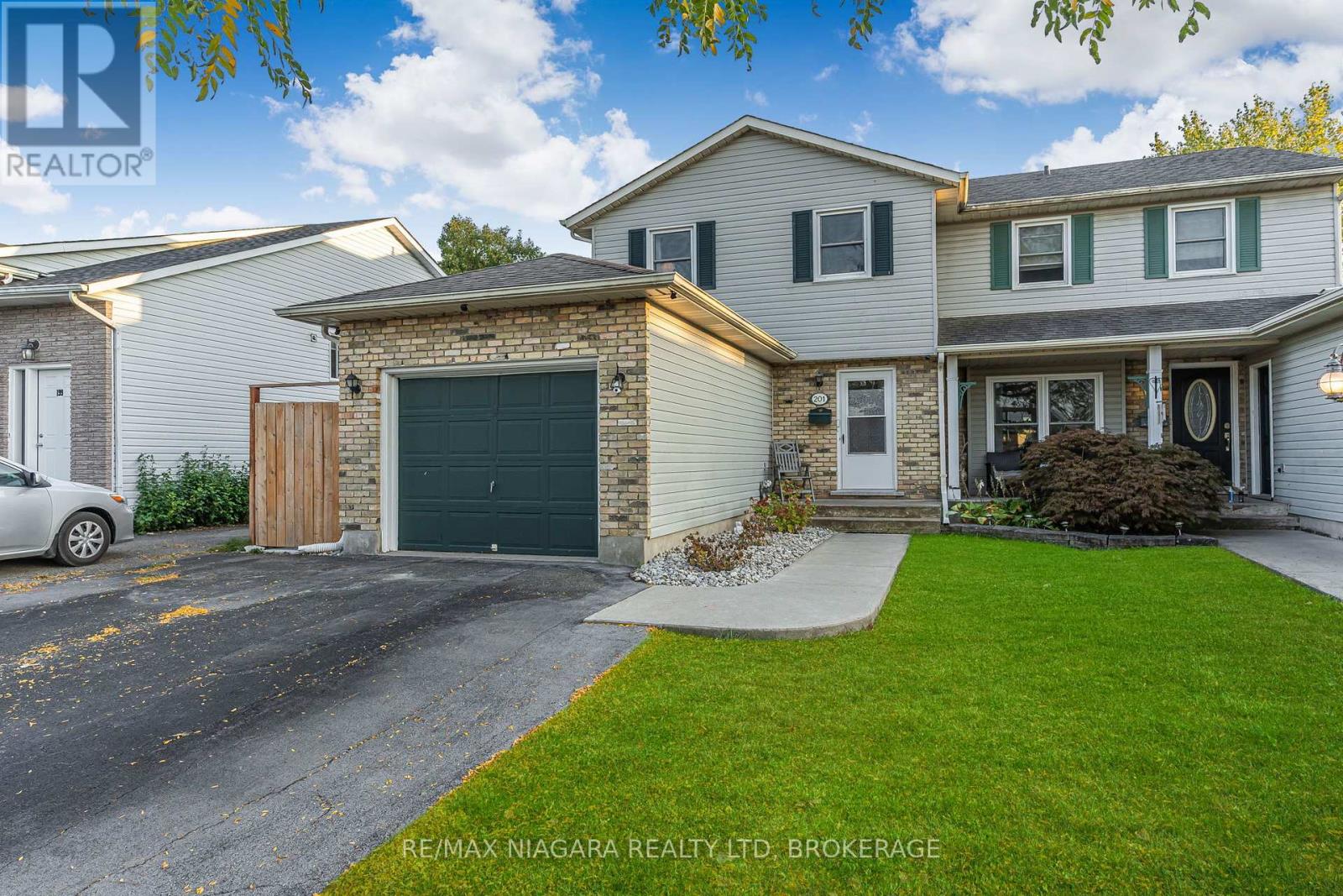 201 Windsor Street, Welland, Ontario  L3C 7E3 - Photo 2 - X12495806