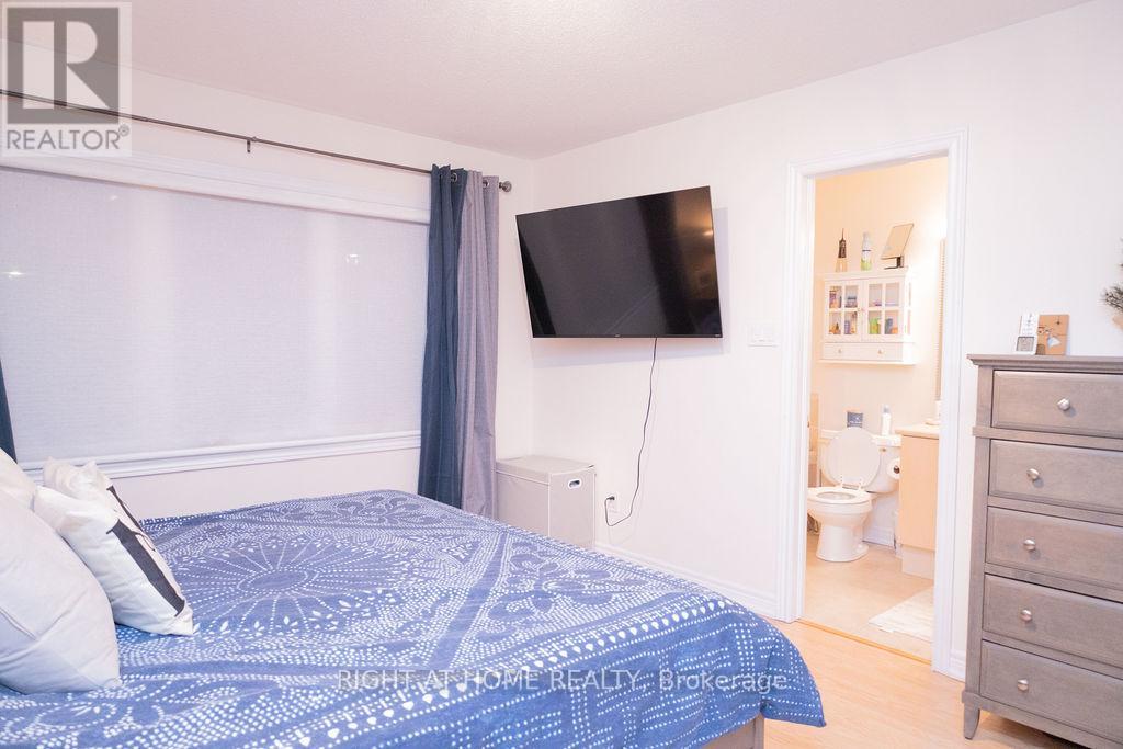 169 Zokol Drive, Aurora, Ontario  L4G 0C4 - Photo 13 - N12494290