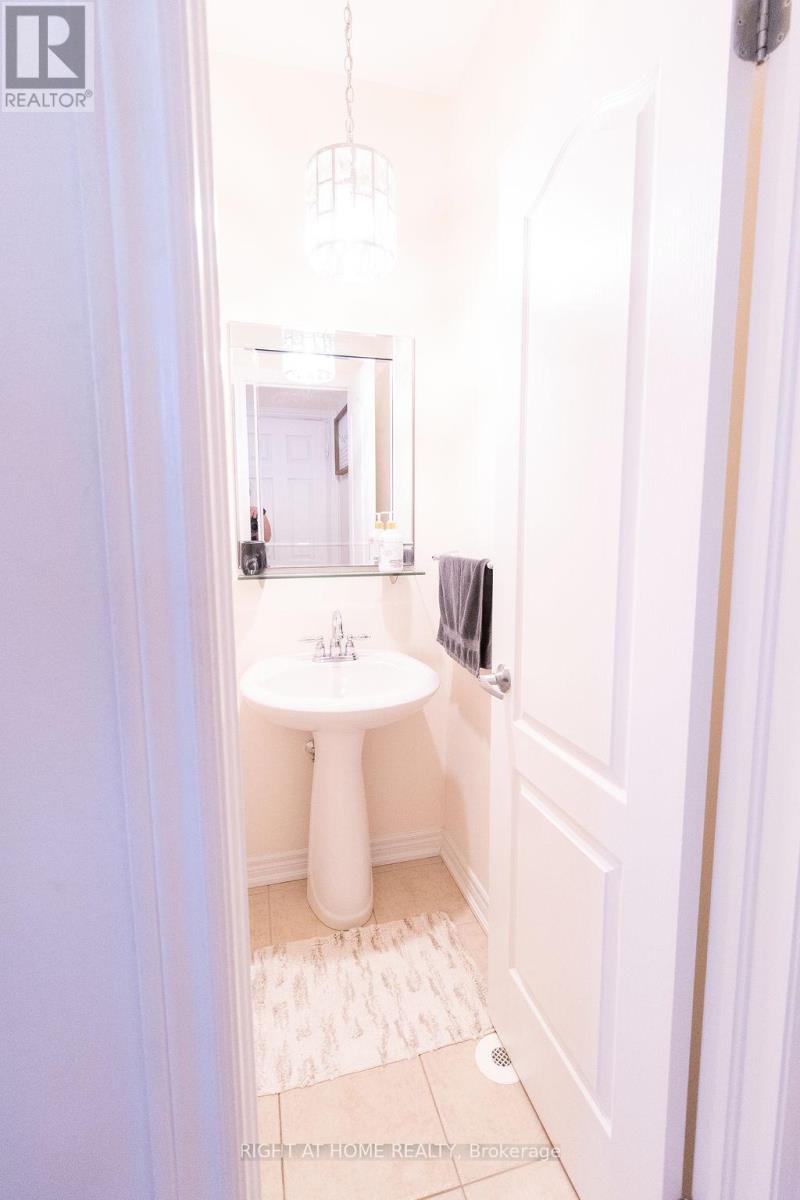 169 Zokol Drive, Aurora, Ontario  L4G 0C4 - Photo 17 - N12494290