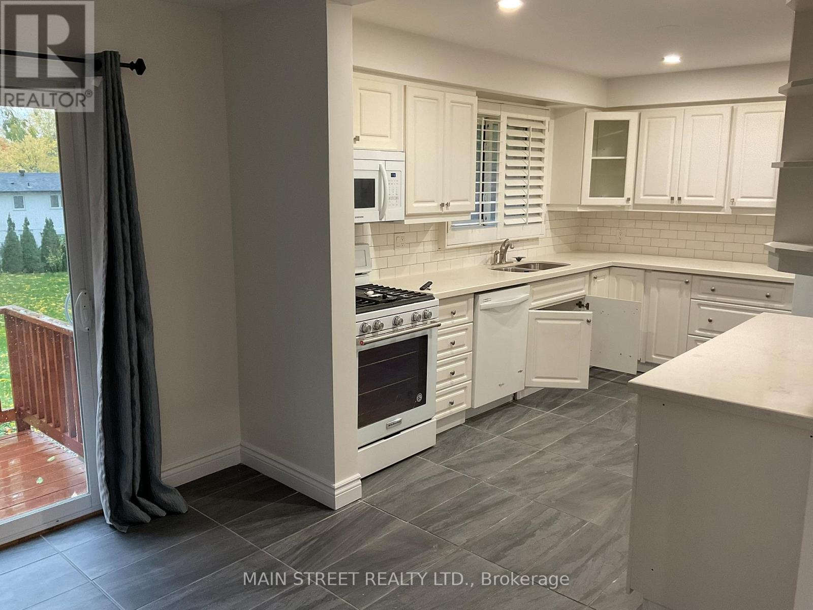 Main Floor - 4365 7th Line, Bradford West Gwillimbury, Ontario  L0G 1B0 - Photo 9 - N12494206