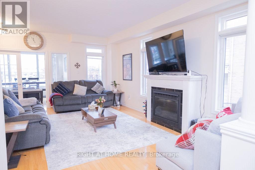 169 Zokol Drive, Aurora, Ontario  L4G 0C4 - Photo 3 - N12494290