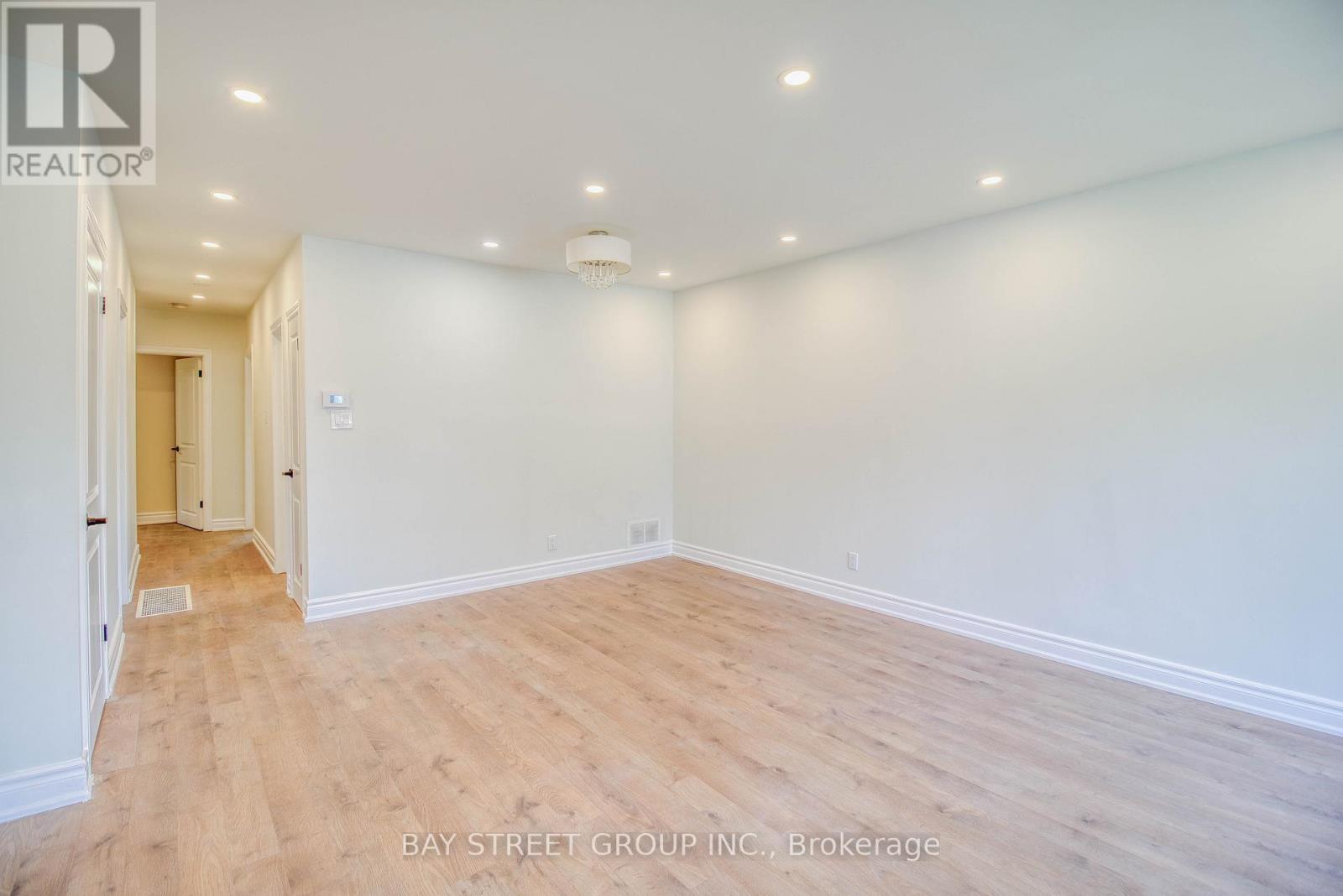 65 Davis Road, Aurora, Ontario  L4G 2B4 - Photo 8 - N12494522