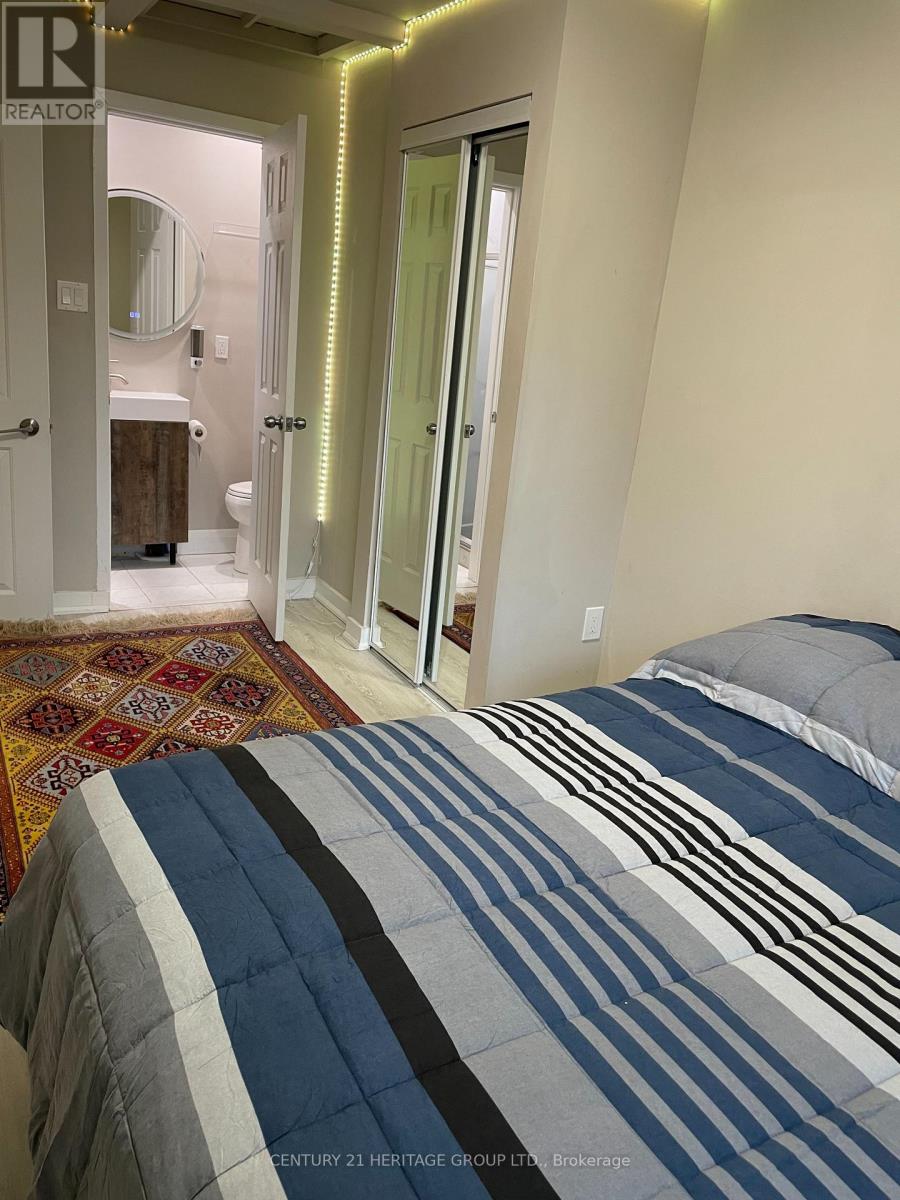 82 Harrison Drive, Newmarket, Ontario  L3Y 4P4 - Photo 22 - N12495592