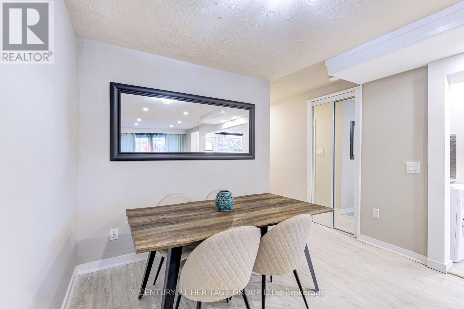 82 Harrison Drive, Newmarket, Ontario  L3Y 4P4 - Photo 9 - N12495592