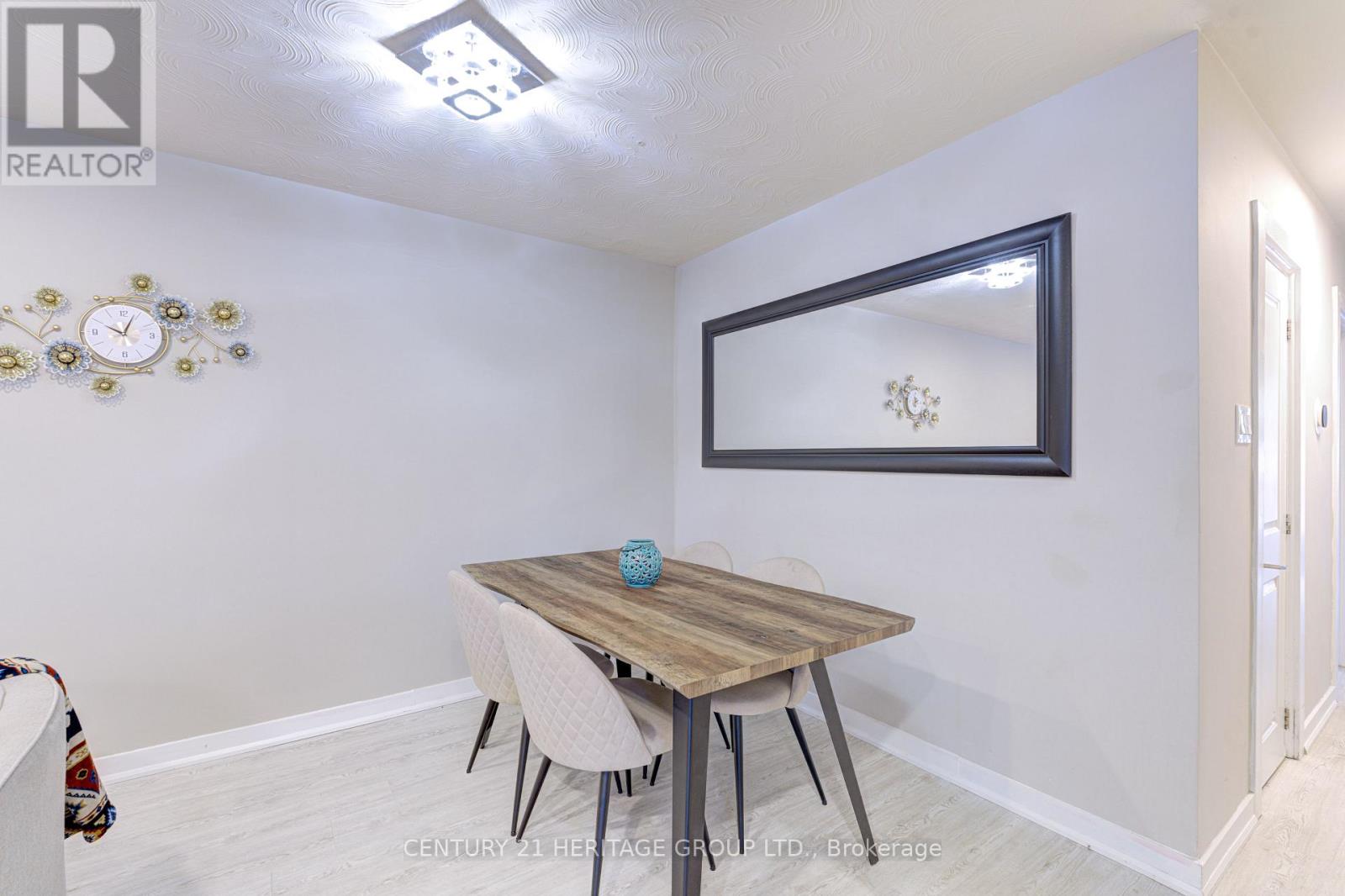 82 Harrison Drive, Newmarket, Ontario  L3Y 4P4 - Photo 10 - N12495592