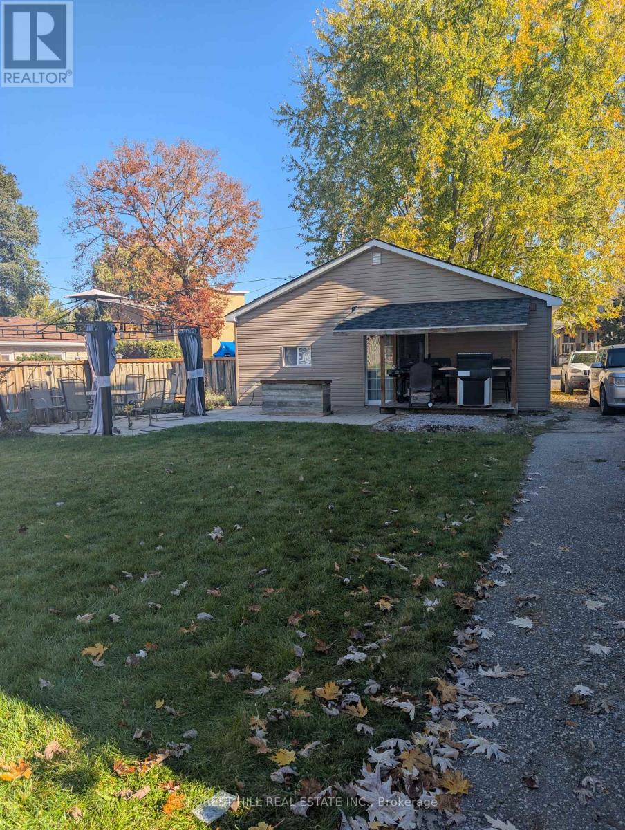 26 River Drive, East Gwillimbury, Ontario  L9N 1A6 - Photo 7 - N12496130