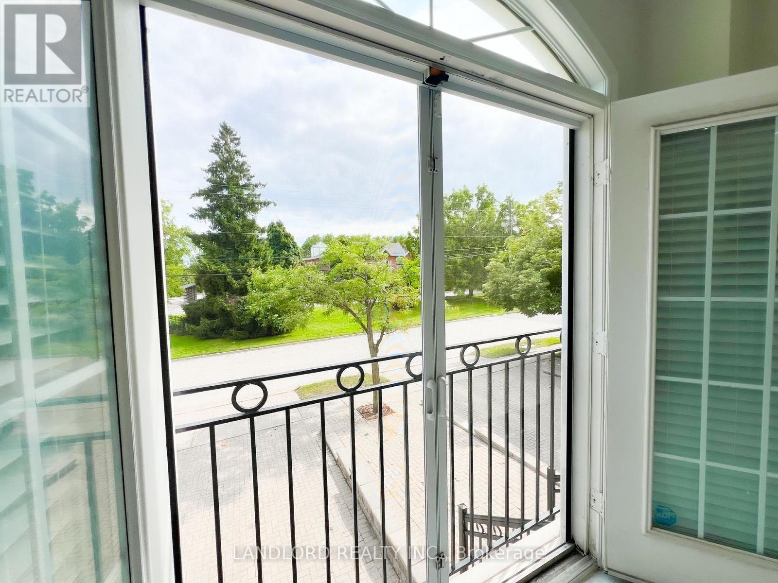 33 Benson Avenue, Richmond Hill, Ontario  L4C 4E5 - Photo 5 - N12407456