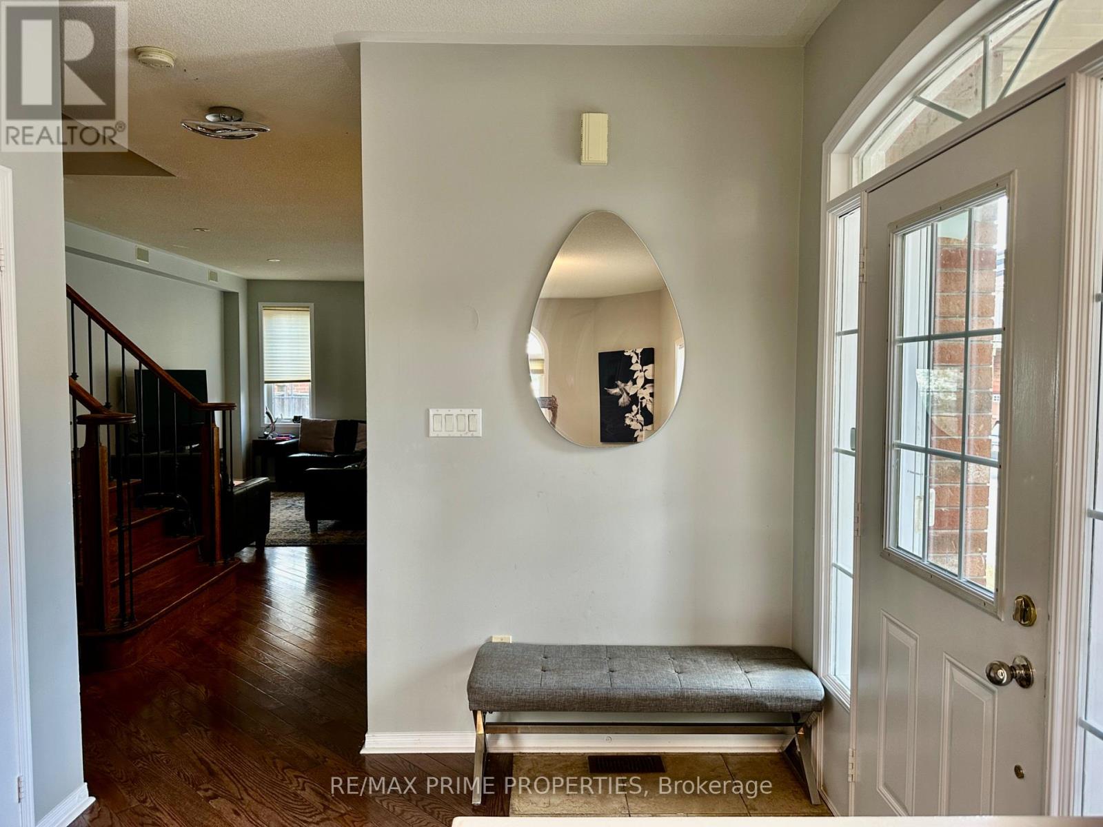 152 Whites Hill Avenue, Markham, Ontario  L6B 1C7 - Photo 3 - N12444678