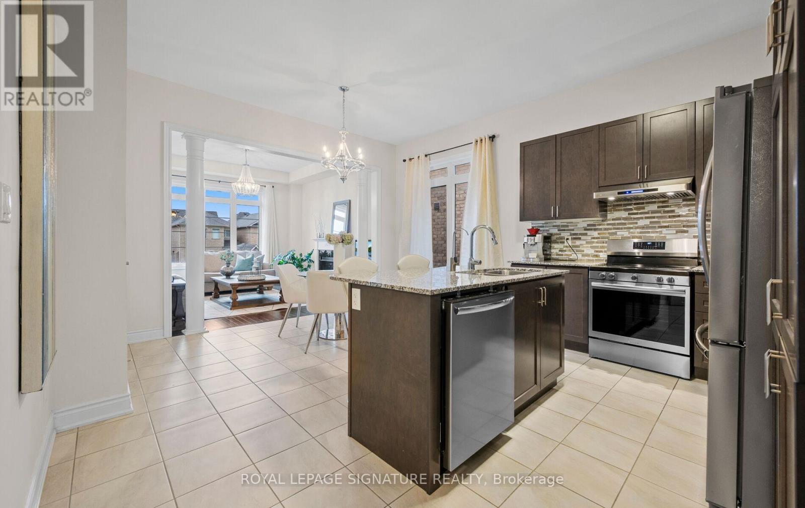 35 Clara May Avenue, East Gwillimbury, Ontario  L9N 0R4 - Photo 12 - N12493468