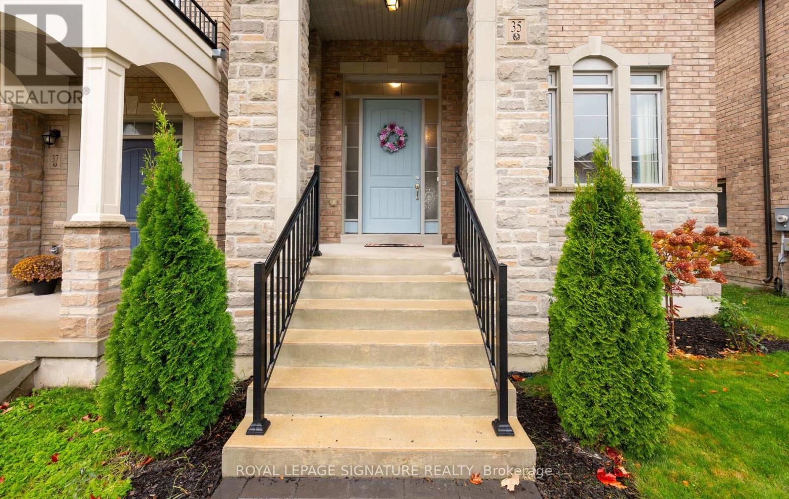 35 Clara May Avenue, East Gwillimbury, Ontario  L9N 0R4 - Photo 2 - N12493468