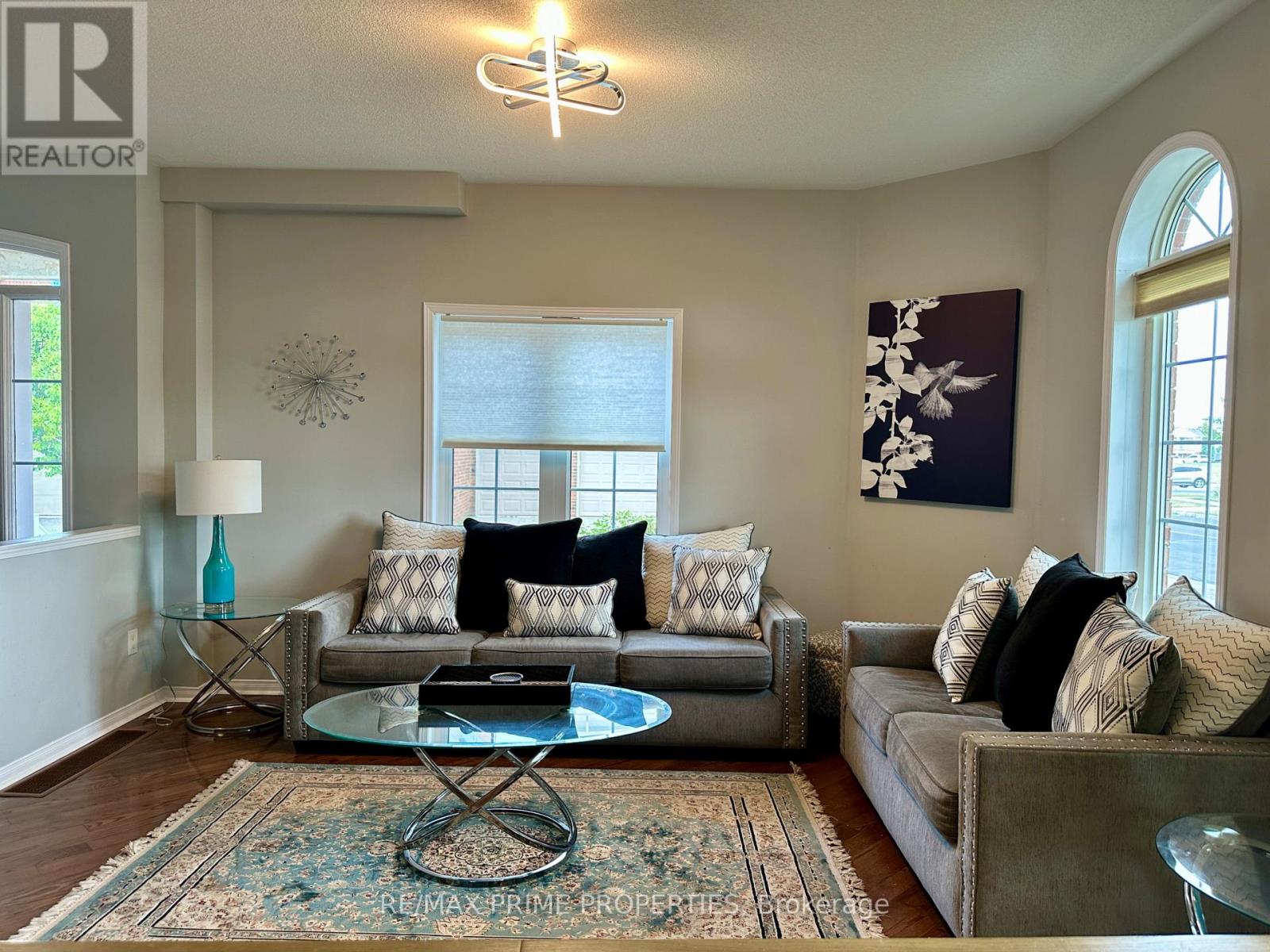 152 Whites Hill Avenue, Markham, Ontario  L6B 1C7 - Photo 4 - N12444678