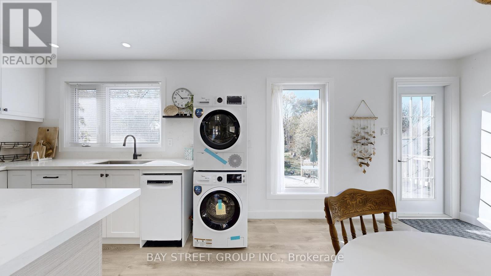 Main Floor - 142 Patterson Road, Barrie, Ontario  L4N 3W4 - Photo 13 - S12492194