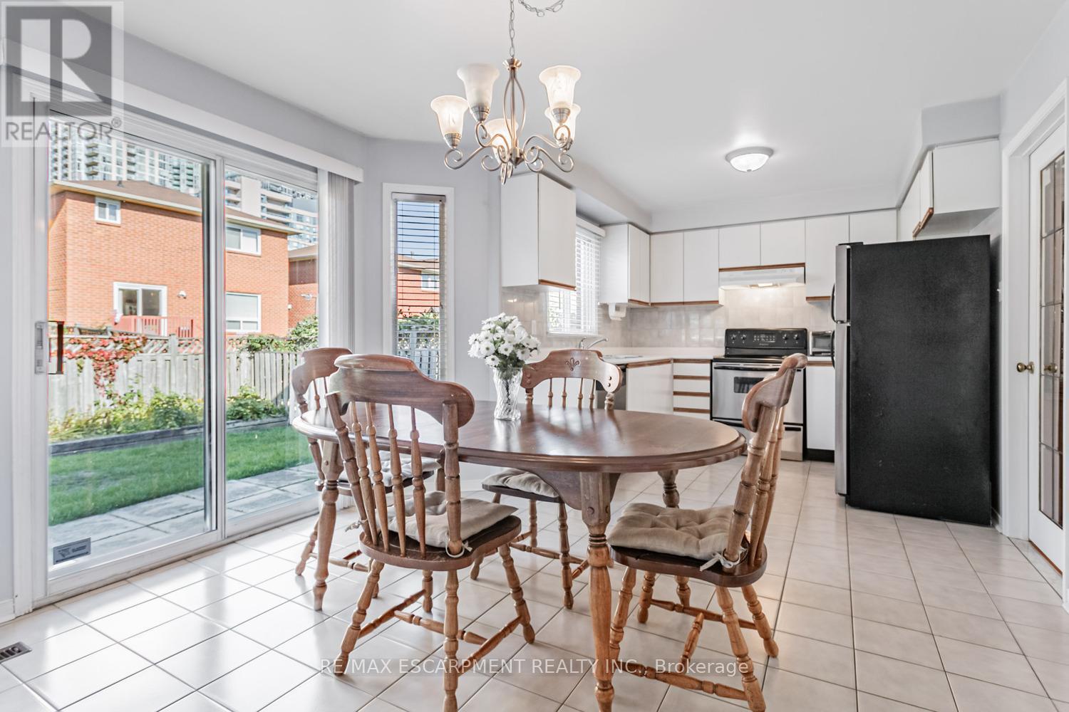 267 Macedonia Crescent, Mississauga, Ontario L5B 3R9 - Photo 19 - W12476609