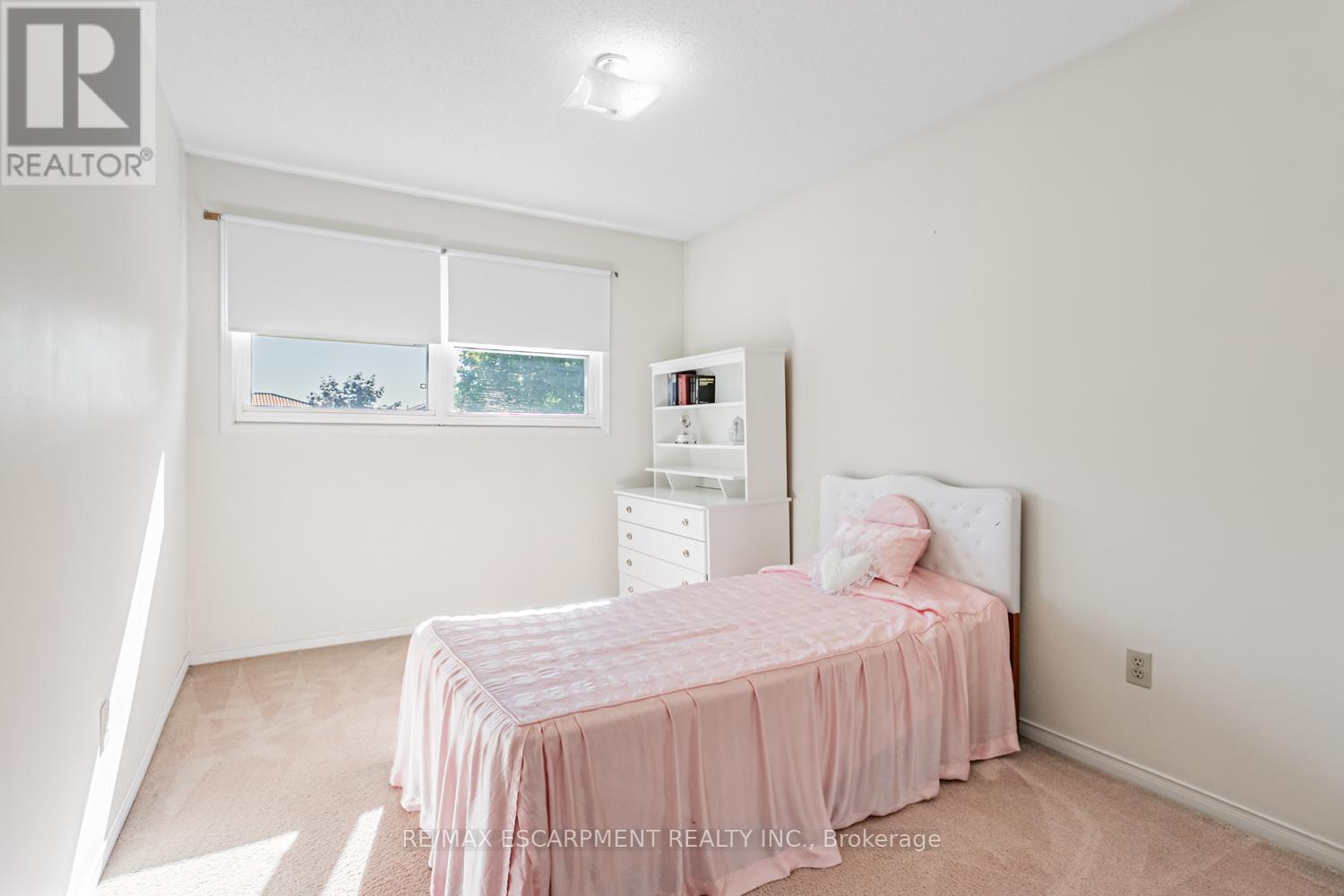 267 Macedonia Crescent, Mississauga, Ontario L5B 3R9 - Photo 25 - W12476609
