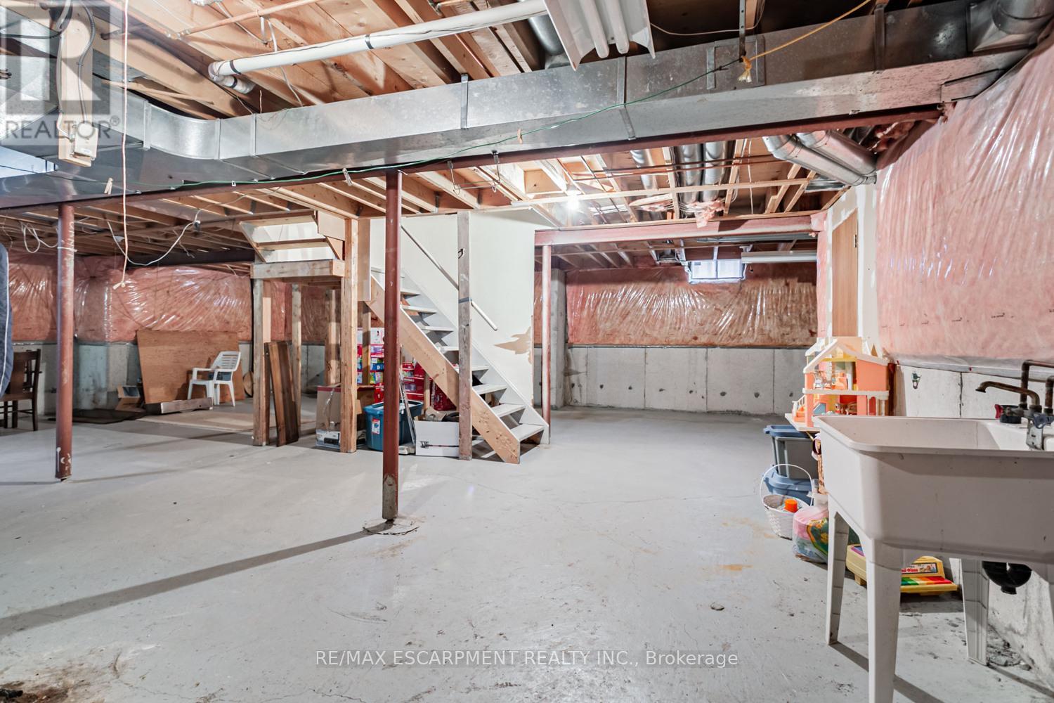 267 Macedonia Crescent, Mississauga, Ontario L5B 3R9 - Photo 32 - W12476609